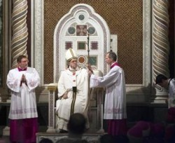 Papa Francesco sulla cattedra episcopale di San Giovanni in Laterano