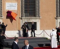 L'inaugurazione dalla piazza intitolata a Giovanni Paolo II