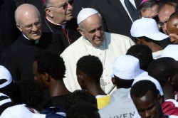 Papa Francesco tra gli immigrati