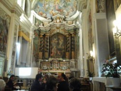 L'interno della chiesa di S. Camillo