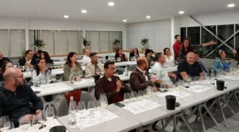 platea degustatori vino