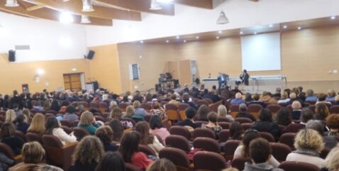 pubblico nell'aula magna del consorzio universitario Empedocle