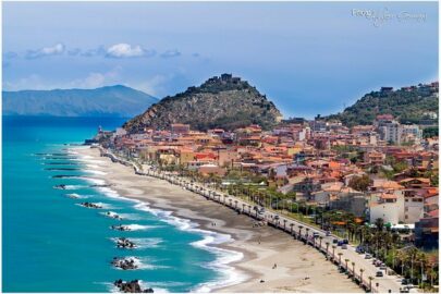 Rocca di Capri Leone, spiaggia