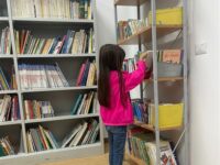 anche un angolo per bambini nella Biblioteca Linguaglossa