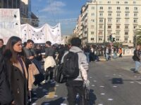 Atene protesta in piazza