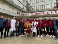 Acireale calcio in Pediatria all’ospedale di Acireale