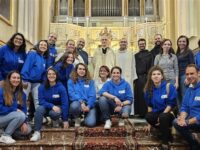 Pastorale giovanile giovani con vescovo Raspanti e don Sciacca