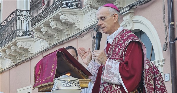 vescovo Raspanti alla veglia di Pentecoste 2024