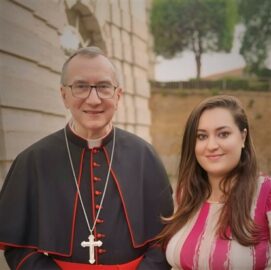 cardinale Parolin e Chiara Costanzo