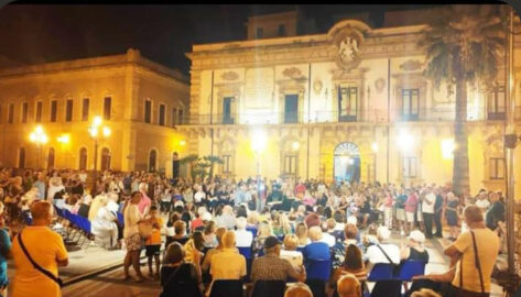 Il federiciano in piazza