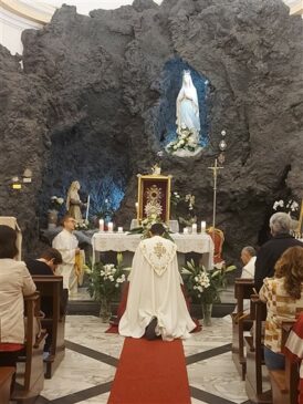 Adorazione nella chiesa di Macchia di Giarre