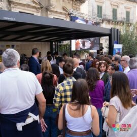 Colori del gusto, folla in piazza Duomo