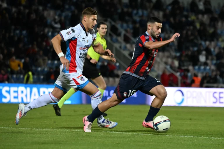 Calcio Catania / A Crotone non bastano gli ultimi 20 minuti