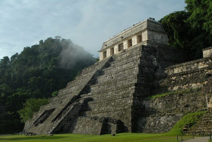 Maya citta piramide