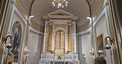 Interno chiesa madre Linera