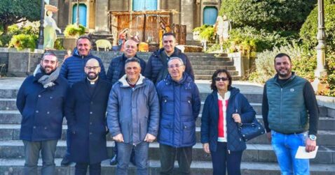 Linera gruppo consegna lavori in chiesa