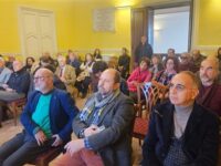 pubblico alla conferenza su la via dei mulini