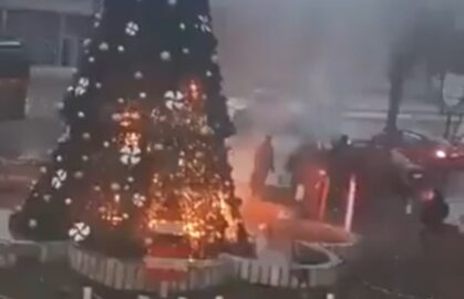 Siria incendio albero di Natale