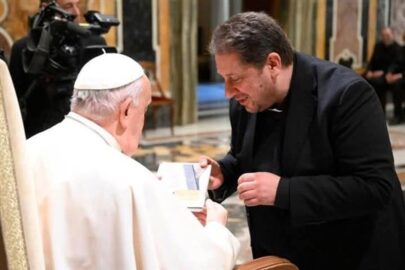 Don Carmelo Raspa e papa Francesco