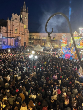 Carnevale Acireale, folla nel primo weekend