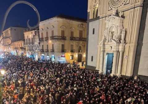 Carnevale Acireale folla