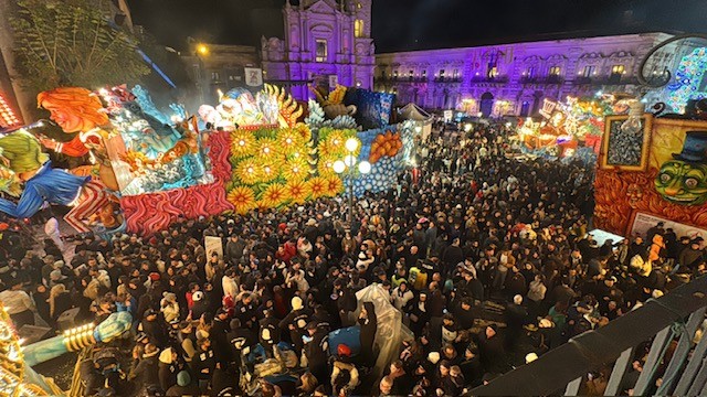 carro a piazza Duomo